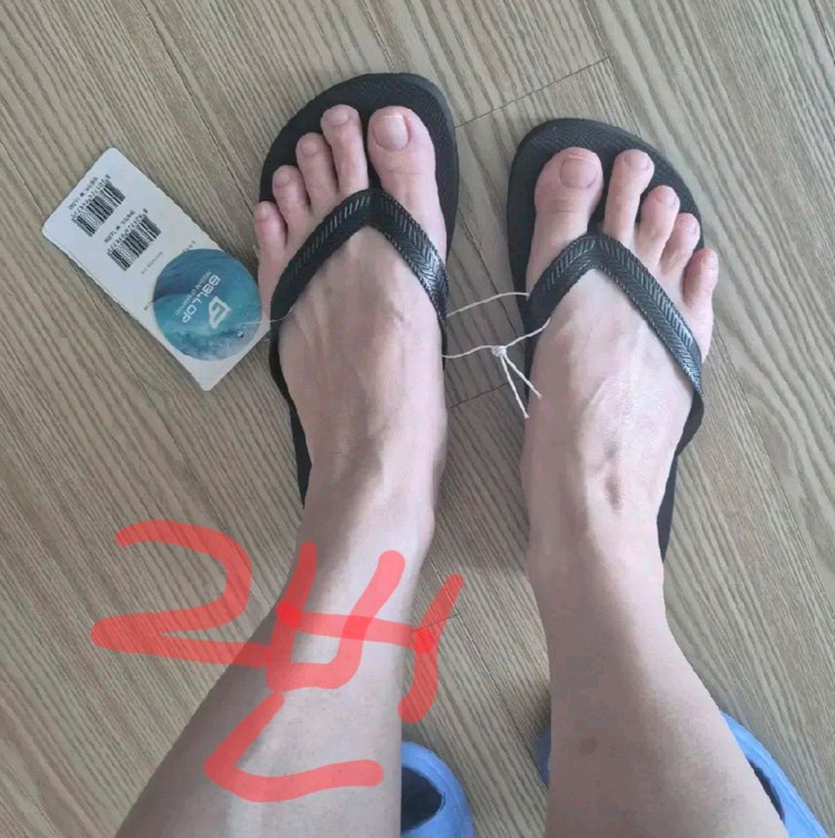 240 사이즈 신발들 이미지