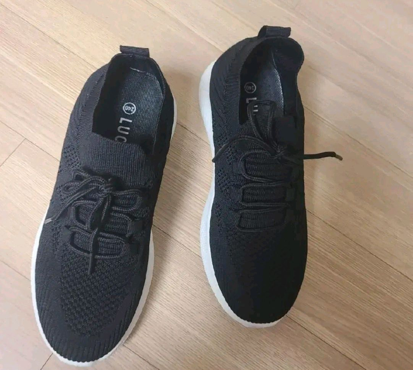 240 사이즈 신발들 이미지