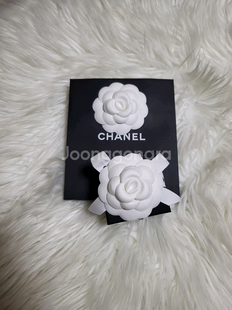 샤넬 귀걸이 메탈 램스킨 & 스트라스 골드 블랙 크리스탈 CC로고 이어링--5