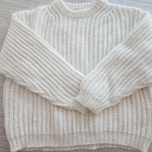 아이보리 모헤어 니트