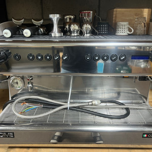 중고커피머신 씨메03 라이트 150만원 팝니다