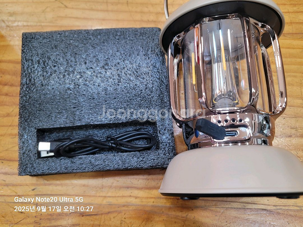 레트로(빈티지) 휴대용 캠핑 6000mAh 랜턴(카키 색상) 판매합니다.--3