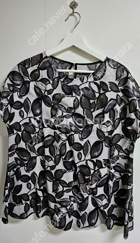 가격내림! 라일라 라무르 나뭇잎 블라우스(택포)--0