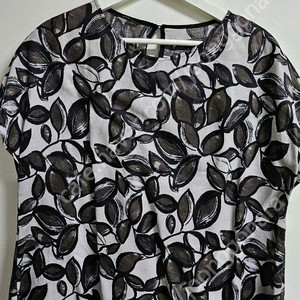 가격내림! 라일라 라무르 나뭇잎 블라우스(택포)
