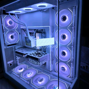 라이젠7 9800X3D 5080 화이트 빅타워PC