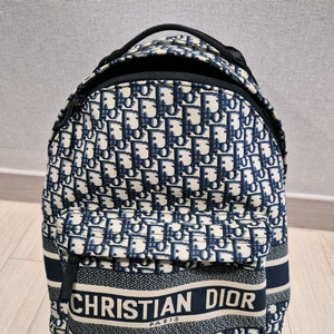 디올 루이비통 프라다 가방들