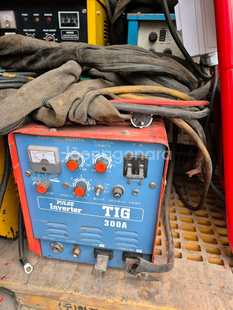 인버터 TIG 용접기 300A--0