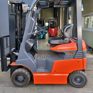 신차급 토요타 7FBH 1.5톤 4.5M3단 전동지게차 판매