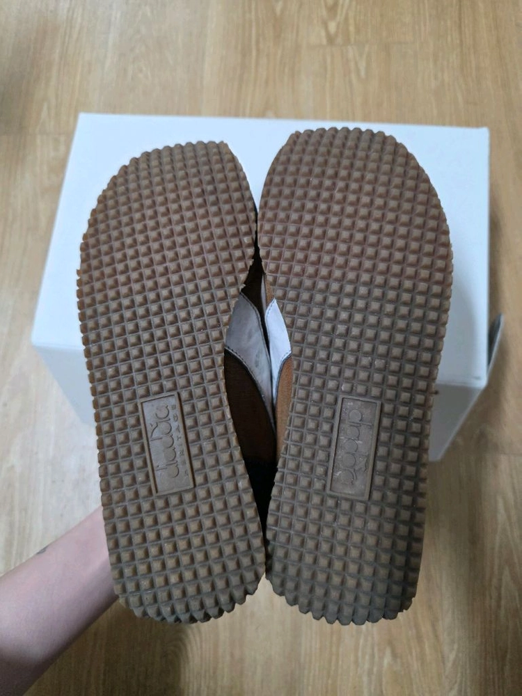 디아도라 이큅h 더티 스톤워시 에보 230 이미지