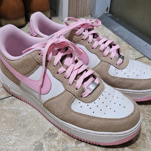 나이키 에어포스 1 07 LV8 미디움 소프트 핑크 팬