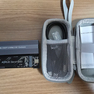 기가바이트 Gen4 2TB SSD (TLC, 디램 O) 및 외장케이스