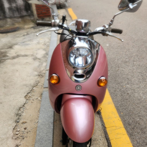 깜찍한 야마하 비노50 스쿠터
