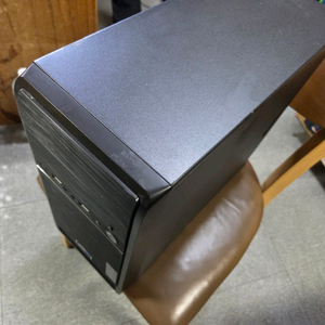 인텔 i3-8100 RAM8GB 본체팝니다.