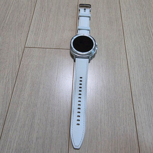 갤럭시 워치8 클래식 화이트 판매합니다