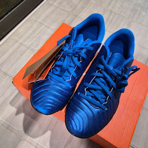 나이키 풋살화235 새상품