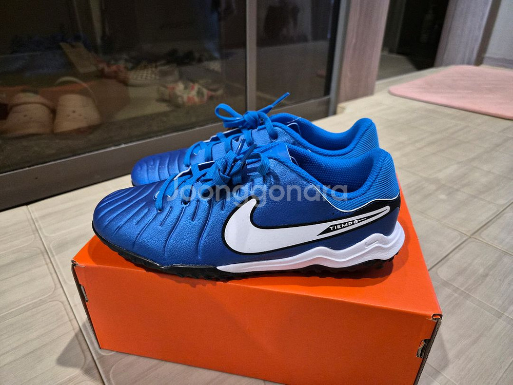 나이키 풋살화235 새상품--1