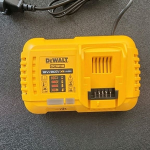 디월트 DCB118 배터리 충전기