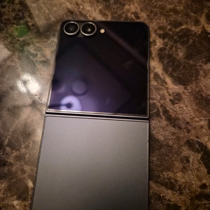 갤럭시 Z플립7 블랙 256기가 자급제 풀 박스 팝니다