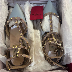 발렌티노 락스터드 힐