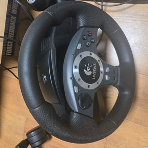 로지텍 드라이빙 포스 프로 레이싱휠