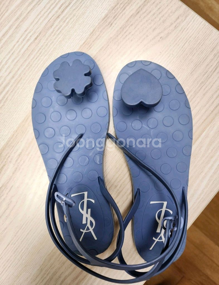 (정품) 생로랑 젤리 하트 쪼리 샌들 36 (명품 여자 신발 슬리퍼 뮬)--0