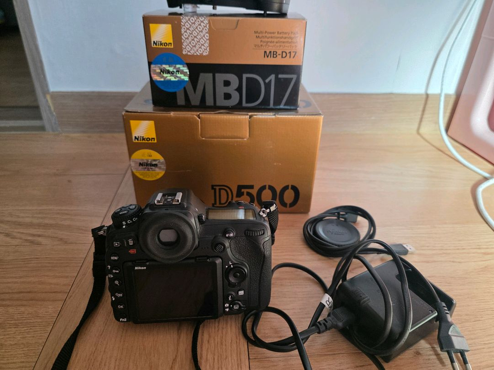 정품 니콘 D500 DSLR 카메라 + 배터리팩 세트 이미지