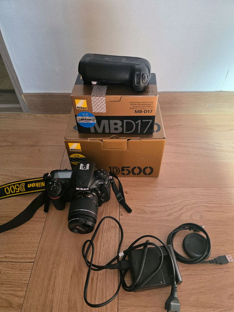 정품 니콘 D500 DSLR 카메라 + 배터리팩 세트 이미지