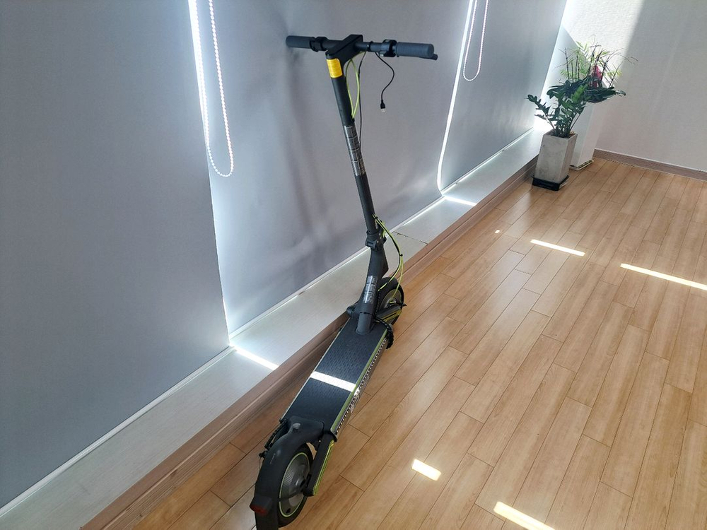 명품 전동킥보드 NAVEE 나비 S65 새것 팝니다!--1