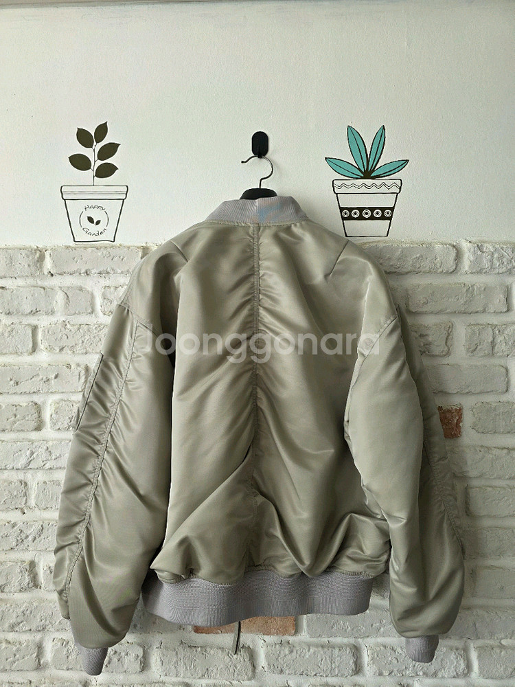 질스튜어트뉴욕 MA-1 미들레이어 양면 패딩 점퍼 극미중고--1