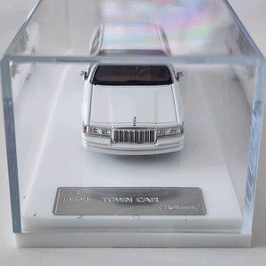 1:64 MK Miniatures 링컨 타운카 화이트 한정판 다이캐스트