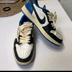 조던1 트래비스스캇 프라그먼트 로우 285