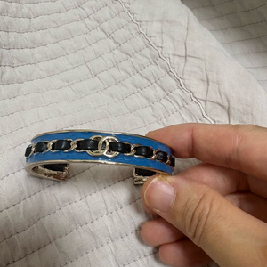 샤 오픈뱅글 팔찌