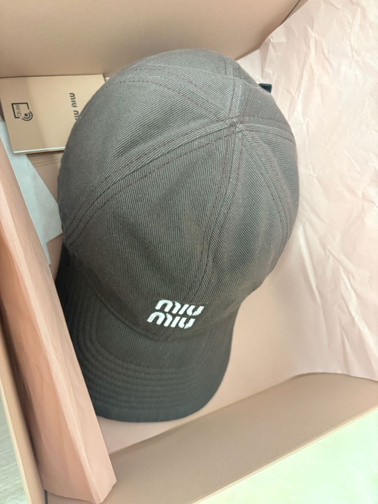 남여공용) 미우미우 모자 볼캡 M 사이즈 ( 대부분 머리 사이즈 가능) 아마란스 컬러 새제품 이미지