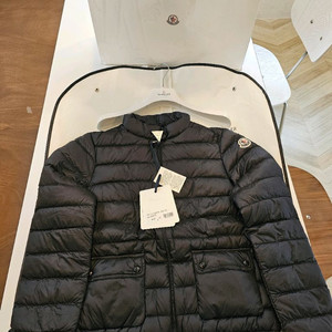 몽클레어 여성 란스 사이즈 2새제품 팝니다.