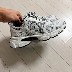 디올 크로노 스니커즈