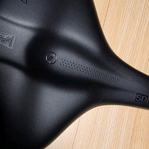 에스큐랩 자전거 안장 621 2.1 팝니다.