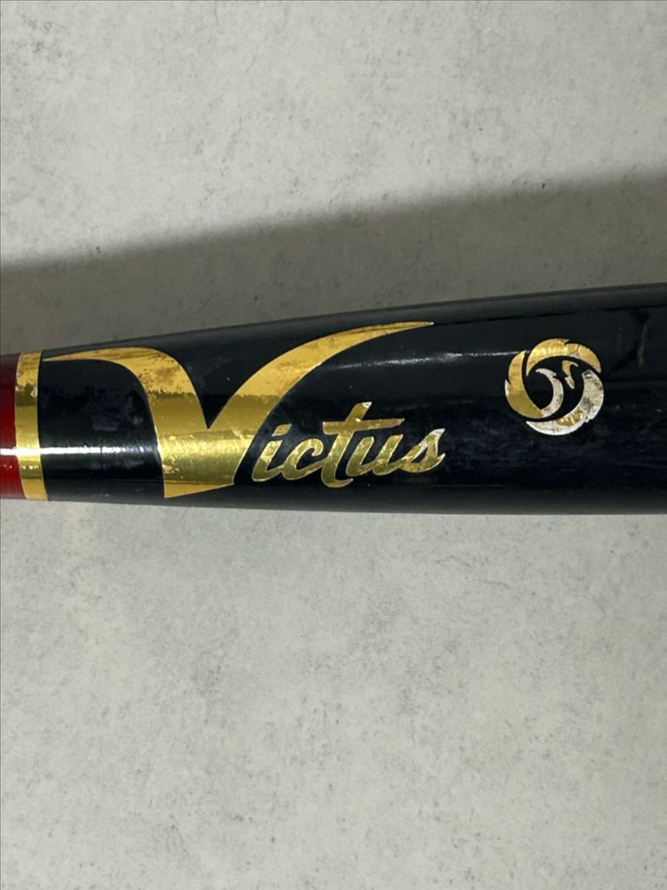 롯데자이언츠 손호영 2024시즌 실 사용 빅터스 나무배트 이미지