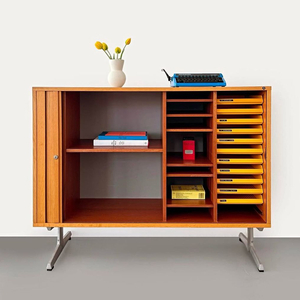 빈티지 덴마크 사이드보드. 수납장 1970년대