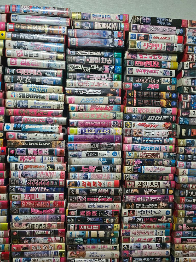 추억의 비디오테이프 3천원에 골라가세요--3