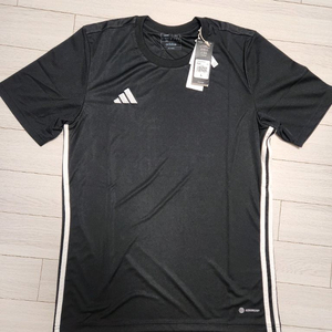 새상품)아디다스 타벨라 23 반팔 져지 블랙 사이즈L블랙 색상 아디다스 타벨라 23 반팔 져지입니다. 택 달린 새