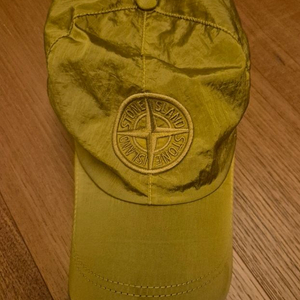 스톤아일랜드 22ss 나일론메탈 모자 머스터드 XL 백화점정품