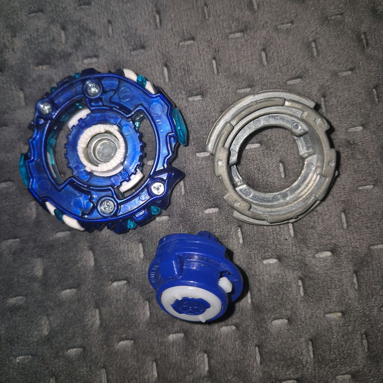 스프리건 레퀴엠 블루 베이블레이드 버스트 이미지