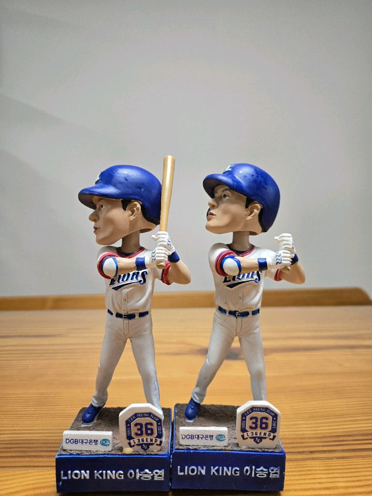 삼성 라이온즈 싸인볼 & 싸인 배트& 이승엽 피규어--8