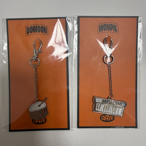 데이식스 악기 키링 원필 도운 이미지