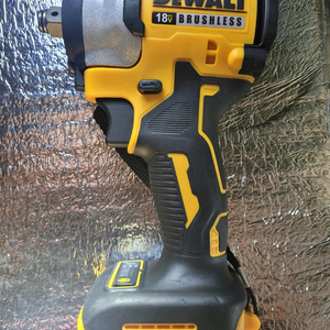 브러시리스 임팩렌치 , 임팩드릴 팝니다.새상품 입니다.임팩 본체만 판매본체 1개당 가격 이에요 2개 모두 구매시 렌