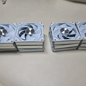 Interstellar SE 120mm 팬 데이지체인 정방향 6개 역방향 6개 총 12개 팝니다