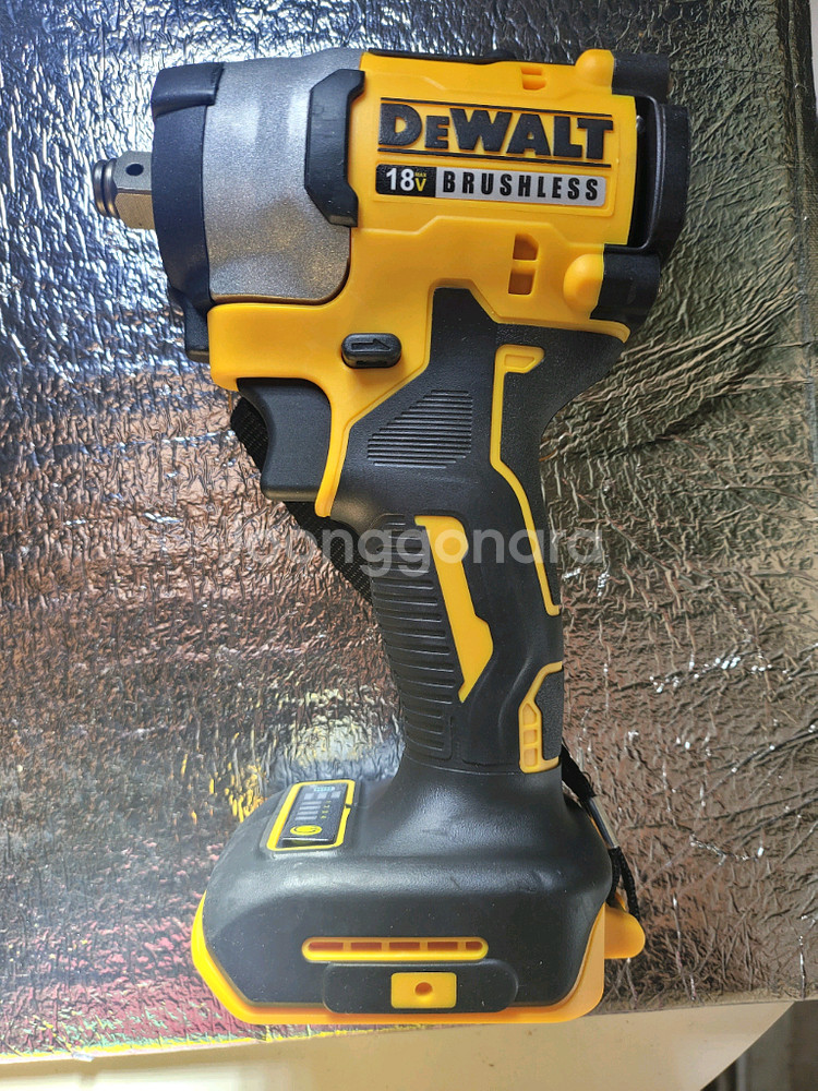 브러시리스 임팩렌치 , 임팩드릴 팝니다.새상품 입니다.임팩 본체만 판매본체 1개당 가격 이에요 2개 모두 구매시 렌--0