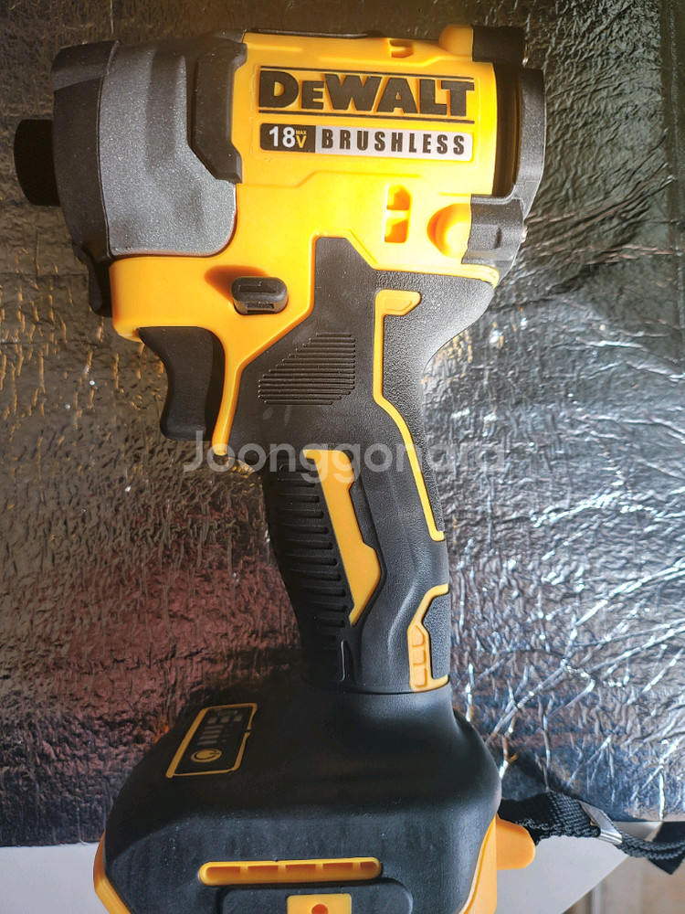 브러시리스 임팩렌치 , 임팩드릴 팝니다.새상품 입니다.임팩 본체만 판매본체 1개당 가격 이에요 2개 모두 구매시 렌--3