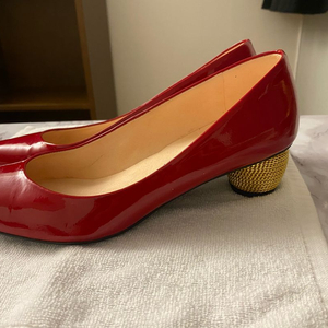 스튜어트 와이츠먼 골드굽 레드 펌프스 235