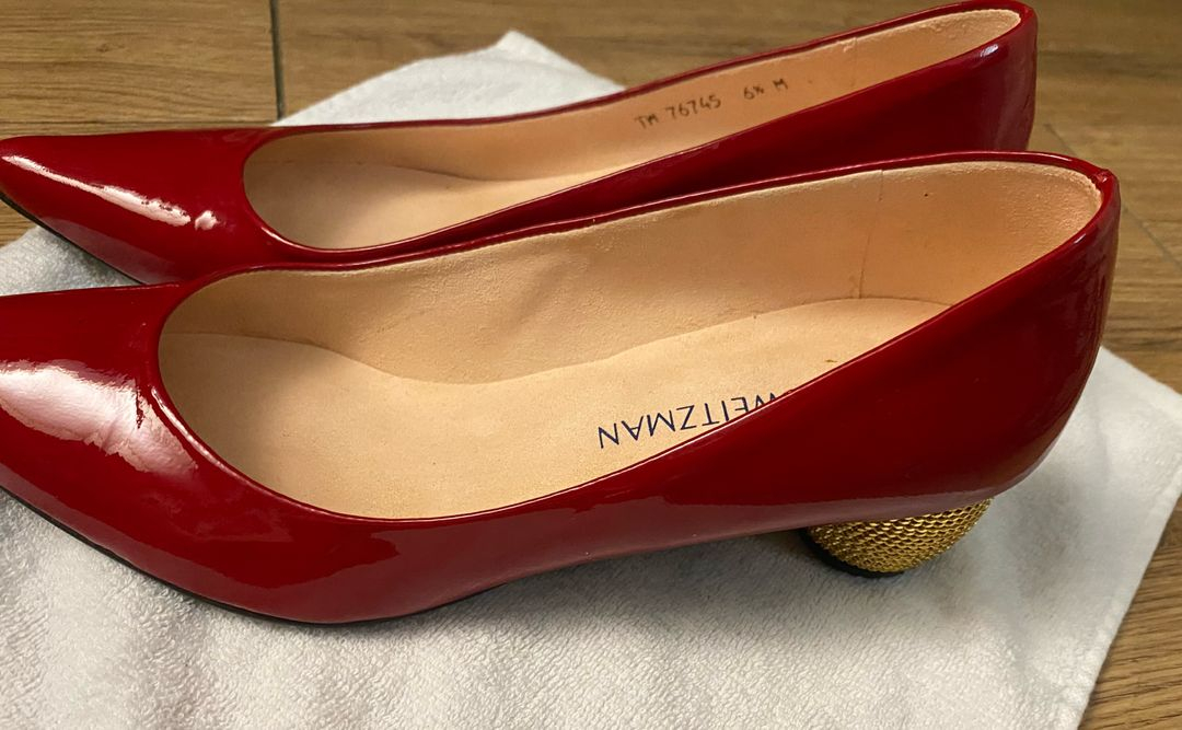 스튜어트 와이츠먼 골드굽 레드 펌프스 235--7